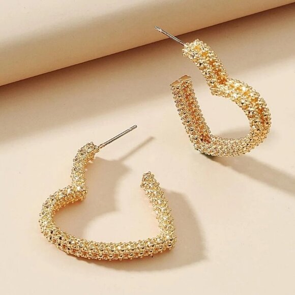 gold toned Heart Design Earrings - Picture 1 of 4